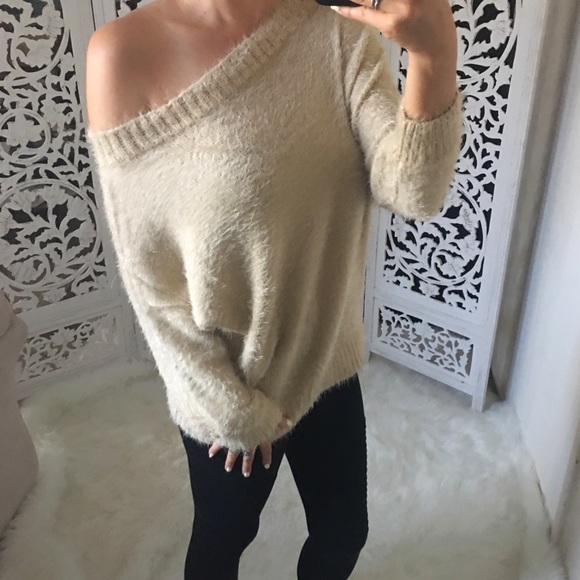 LAST 1️⃣ Faux Fur Soft Off Shoulder Tunic - Picture 2 of 8